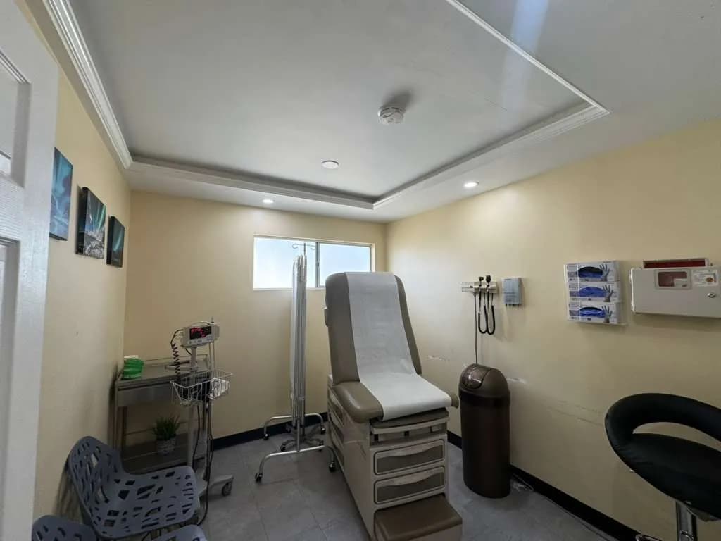 IV therapy treatment room at urgent care El Cajon